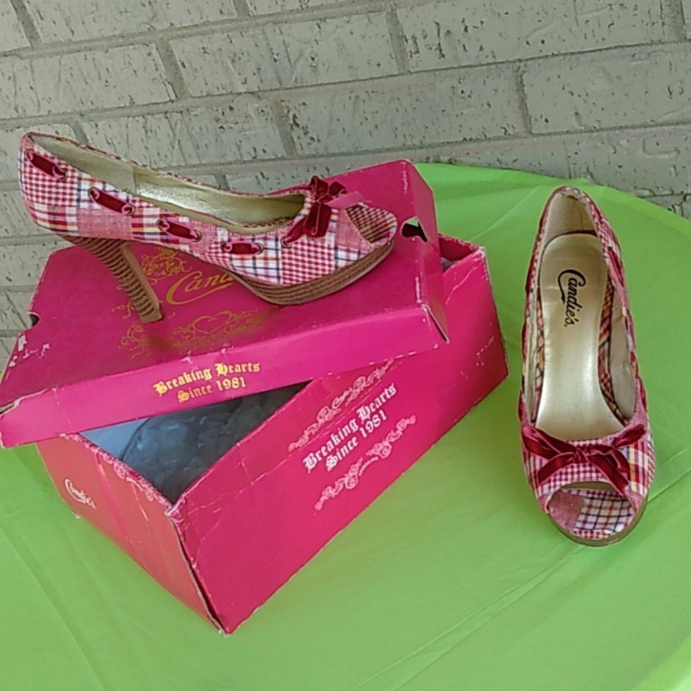 Ladies size 71/2 Candies red plaid heels